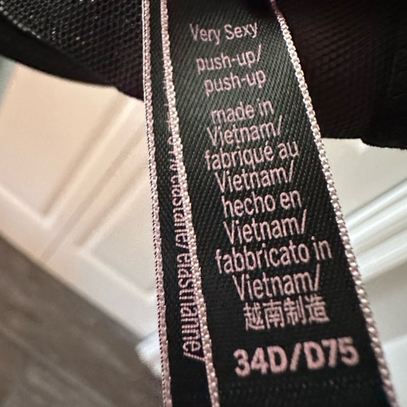 Victoria's Secret Very Sexy Black Lace Trim Jeweled Razor Back Bra 34 E (DD) - Picture 6 of 6